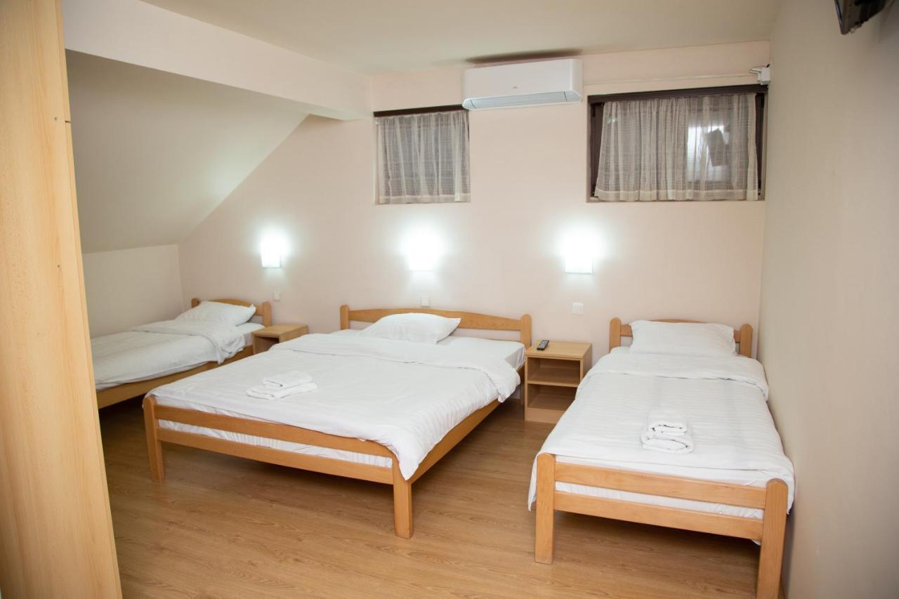 Motel Imperija Ub ภายนอก รูปภาพ