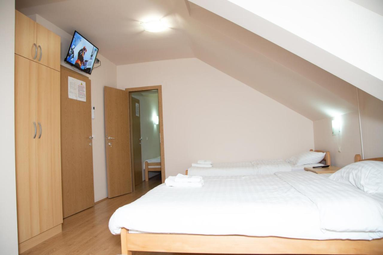 Motel Imperija Ub ภายนอก รูปภาพ